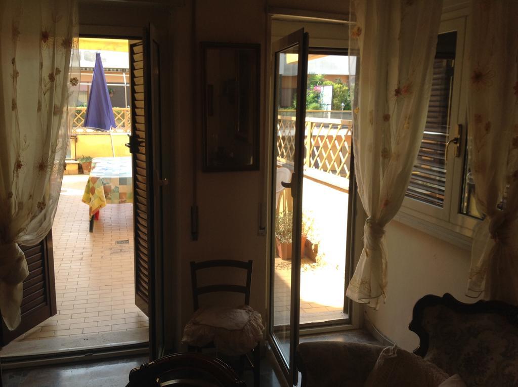 Appartamento Zia Gesina ลิโด ดิ ออสเตีย ภายนอก รูปภาพ